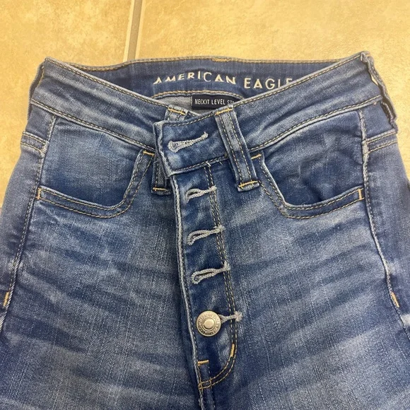 Button Jean - Picture 2 of 3